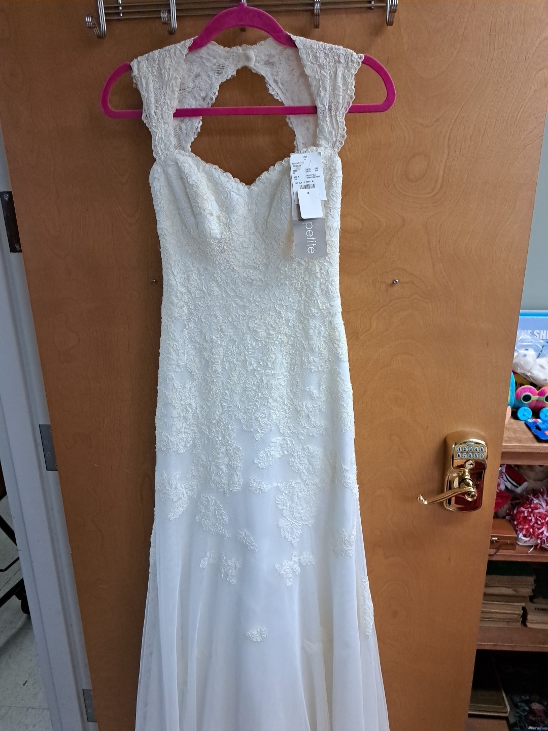 Davids Bridal Wedding Dress Galina Signature Sophisticated & Stylish, Petite 0P