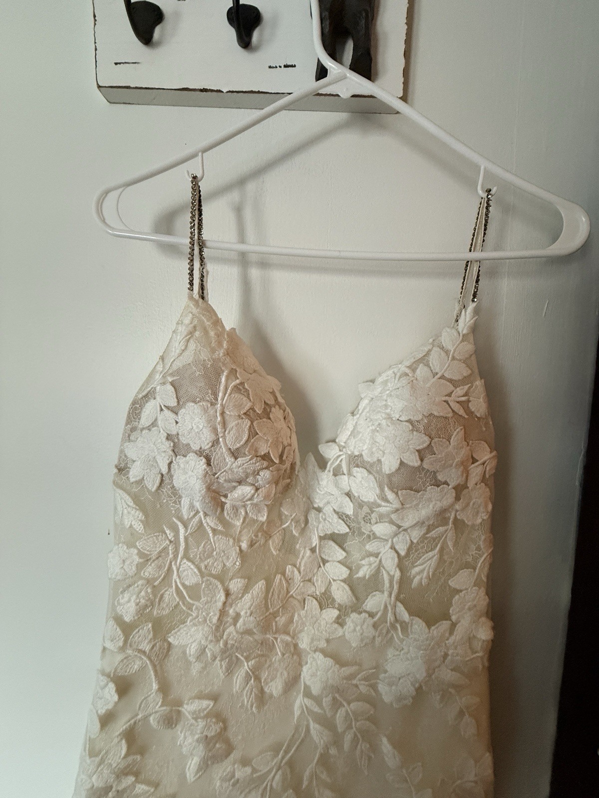 Lesley Ivory Lace V-Neck Sleeveless Mermaid Wedding Dress US 10 Buttons/Zipper