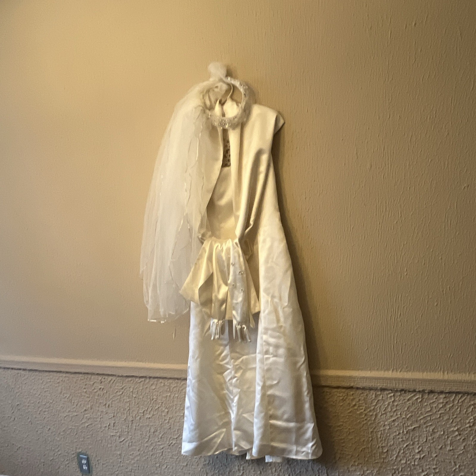 Ivory Beaded High Neck Sleeveless A-Line Full-Length Wedding Dress w/Veil