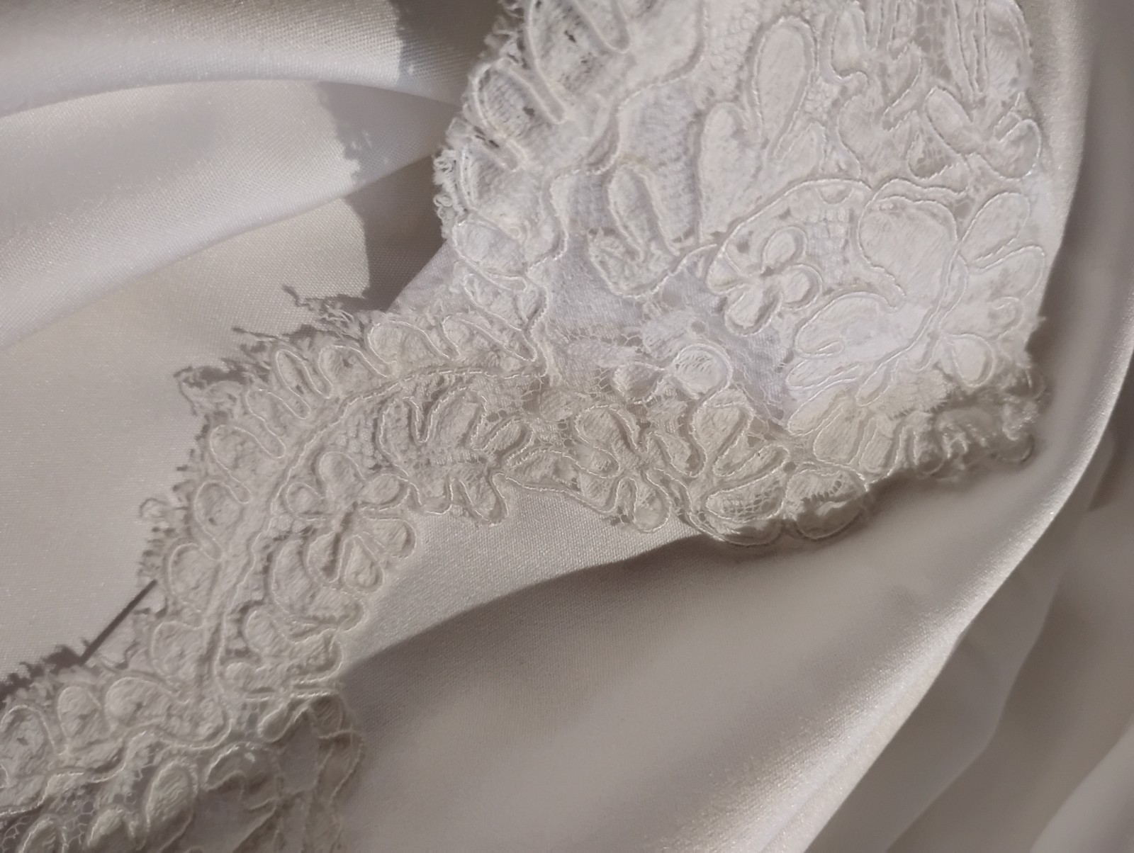 White Short Sleeve Wedding Gown Sz L Train High Neck