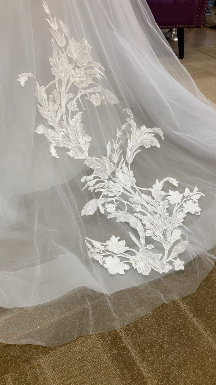 Wilderly Bride, By Allure Bridals. Adara / F142. Ivory / Platinum, Sze 8. Sample