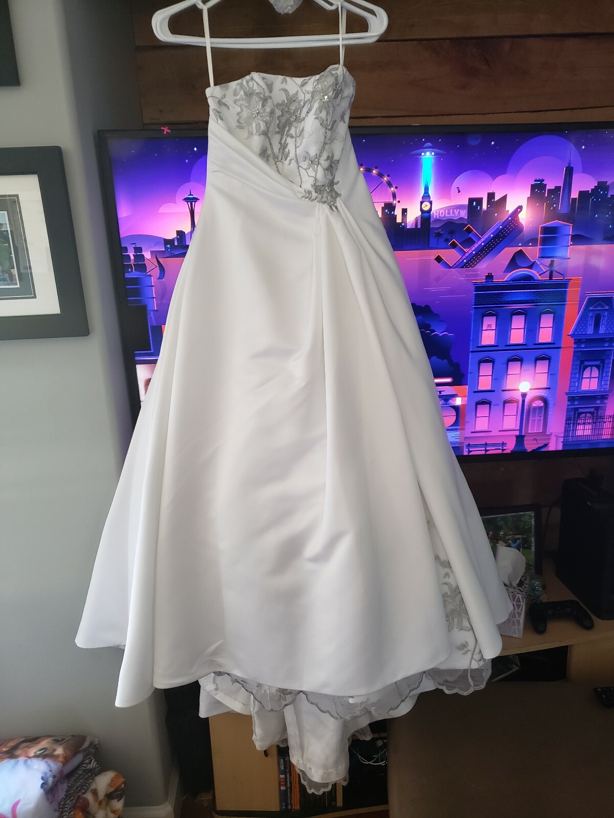 Jordan And Ashley Wedding Dress sz8 used silver white strapless