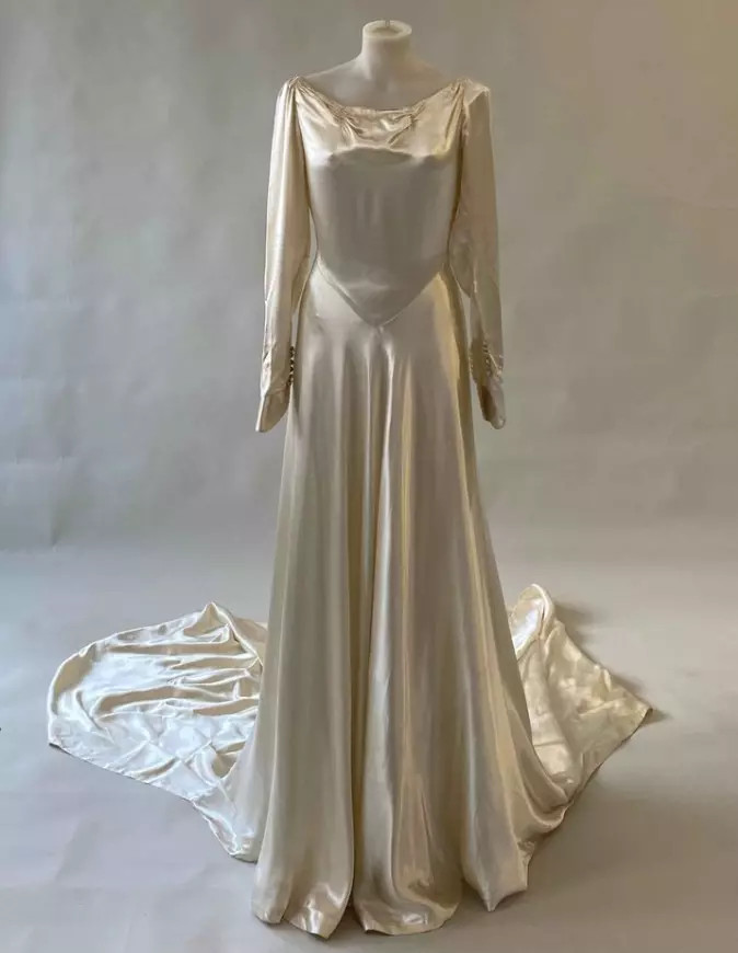 Champagne Satin Wedding Dresses Long Sleeve Scoop Neck Mid Century Bridal Gown