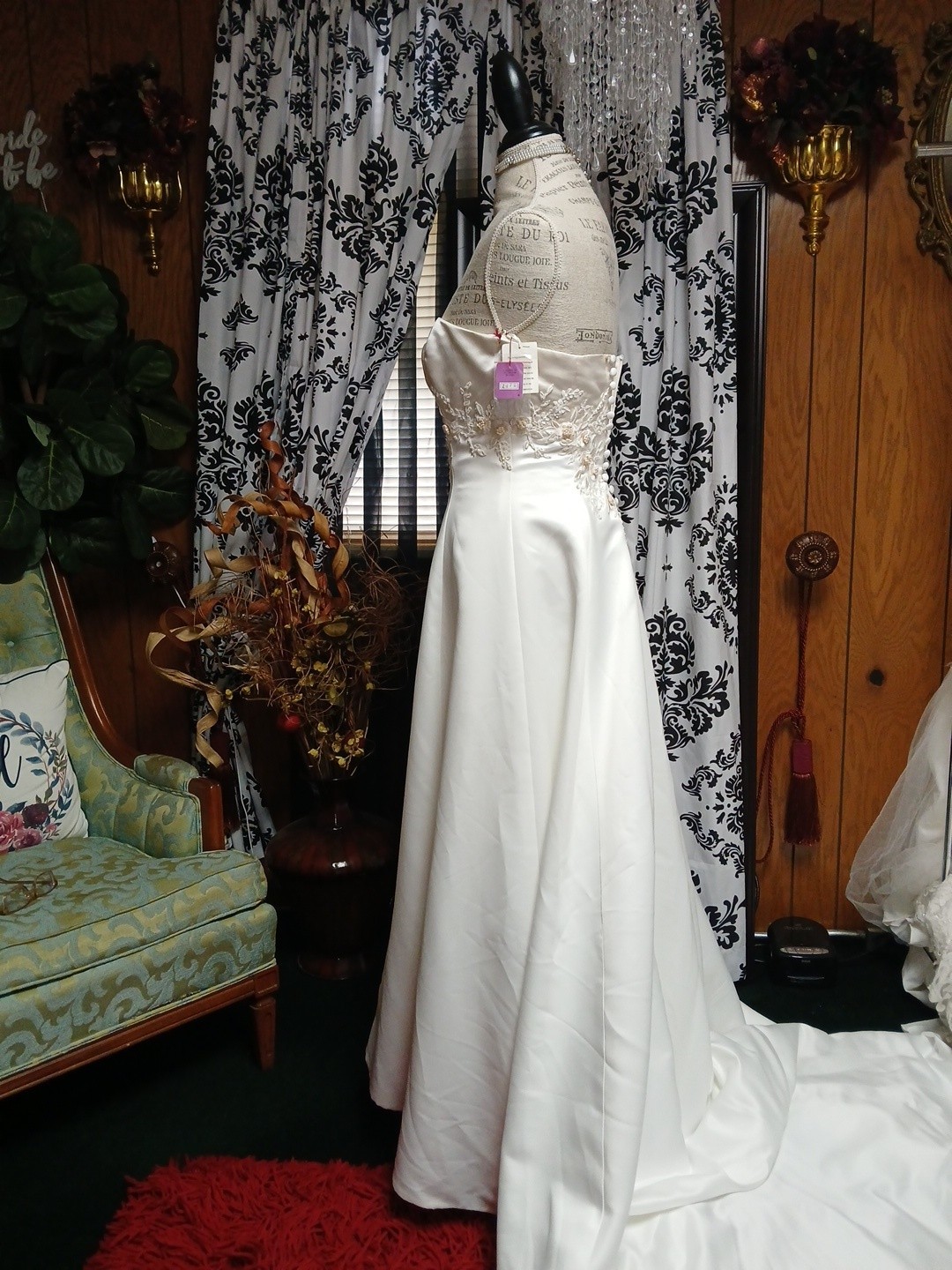 Mori Lee Ivory Wedding Dress With Floral Embroidery Size 6