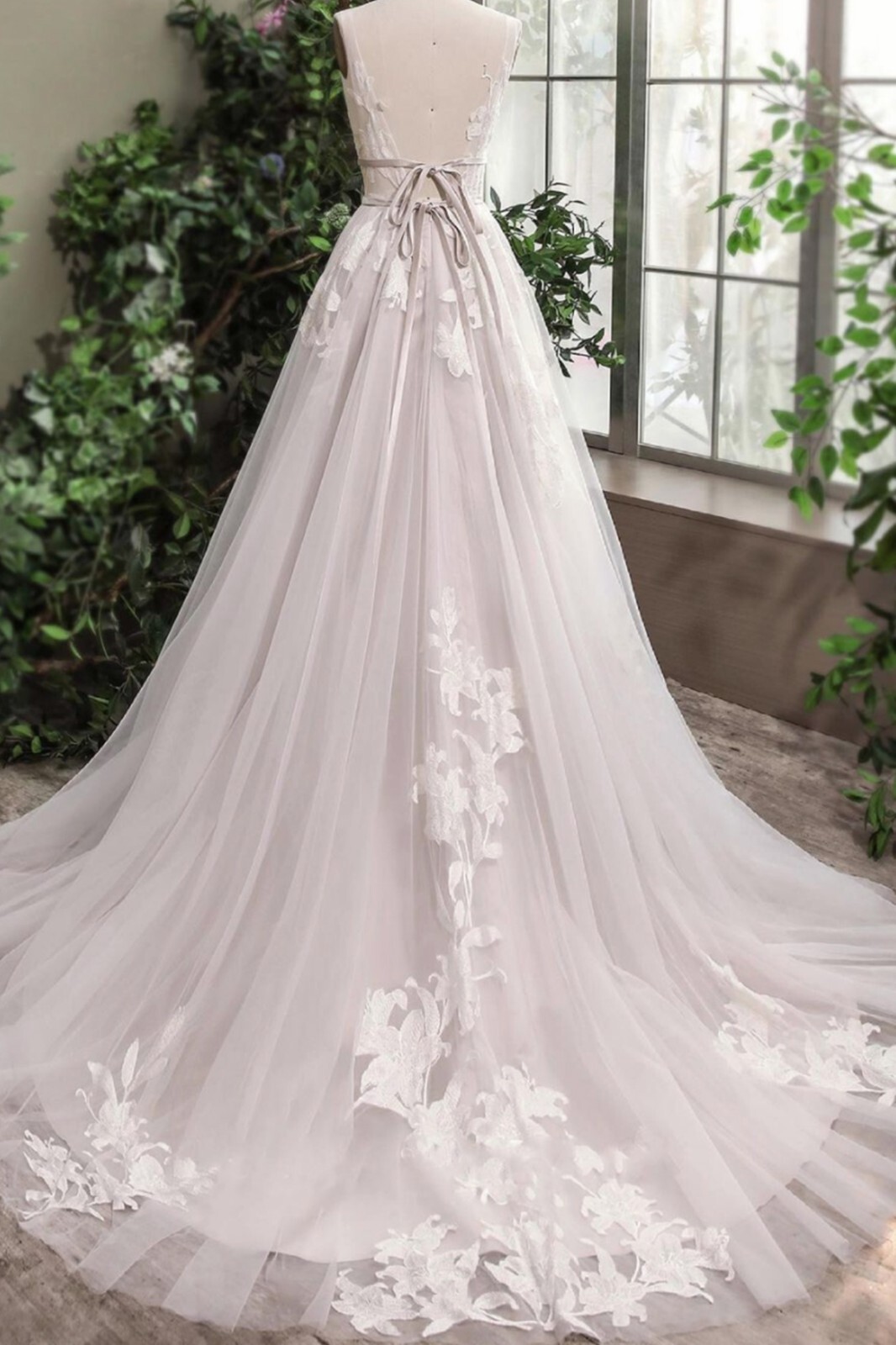 Beach Wedding Dresses V Neck Backless A Line Bohemian Lace Applique Bridal Gowns