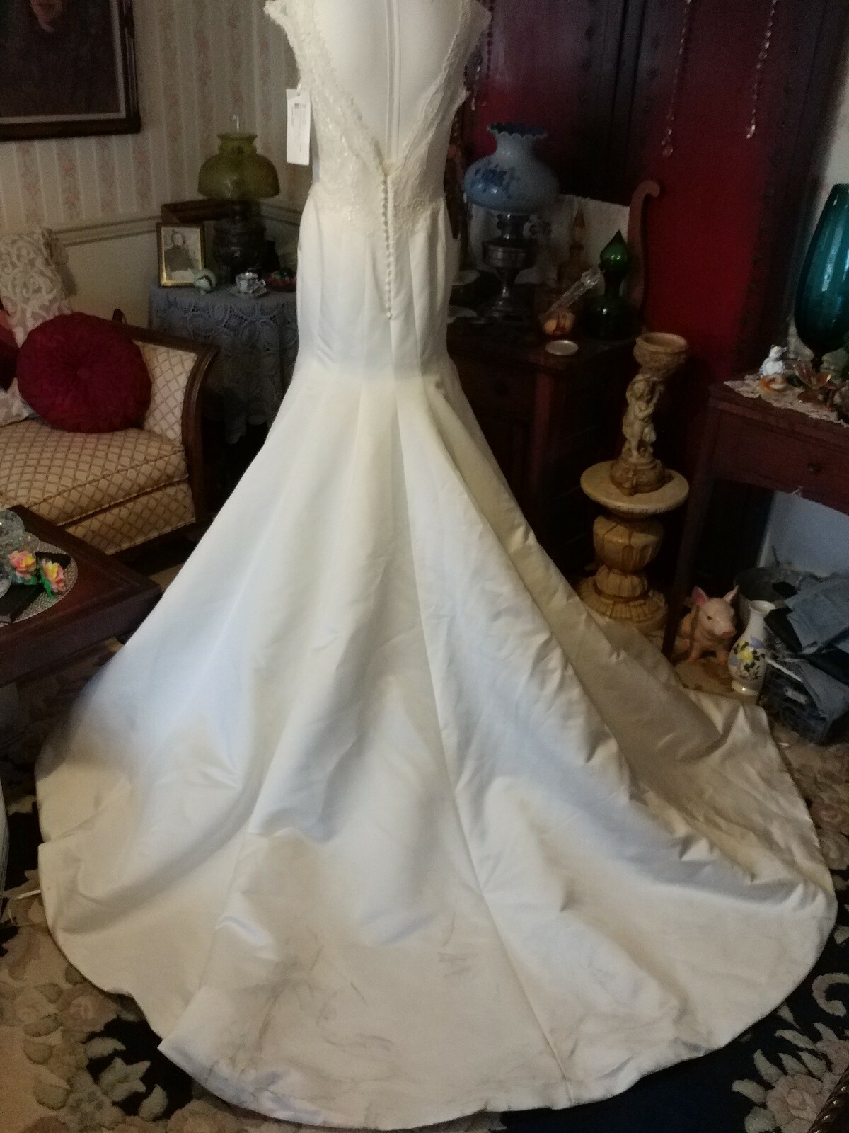 La Sposa Wedding Gown Eiran sz 8 off-white long satin & lace dress