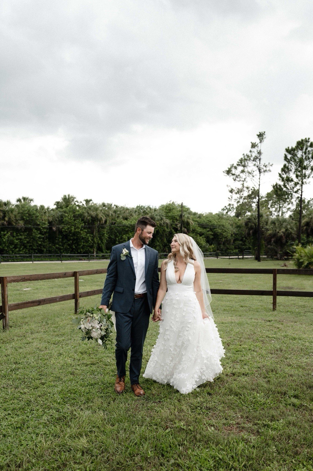 Martina Liana White Lace Mermaid/Trumpet Wedding Dress V-Neck Sleeveless Full
