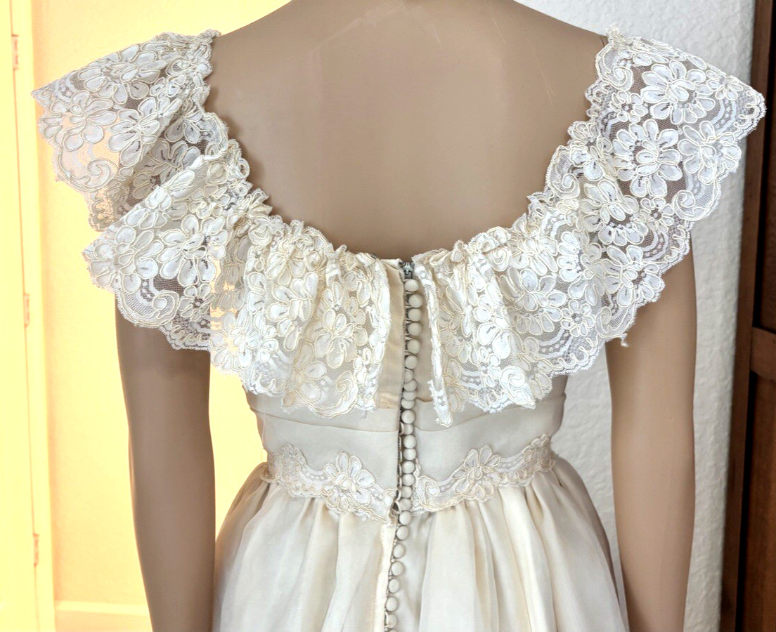 VTG 60s OffShoulder Ivory Wedding Gown Dress Lace Ruffle Romantic Fairytale XS/S
