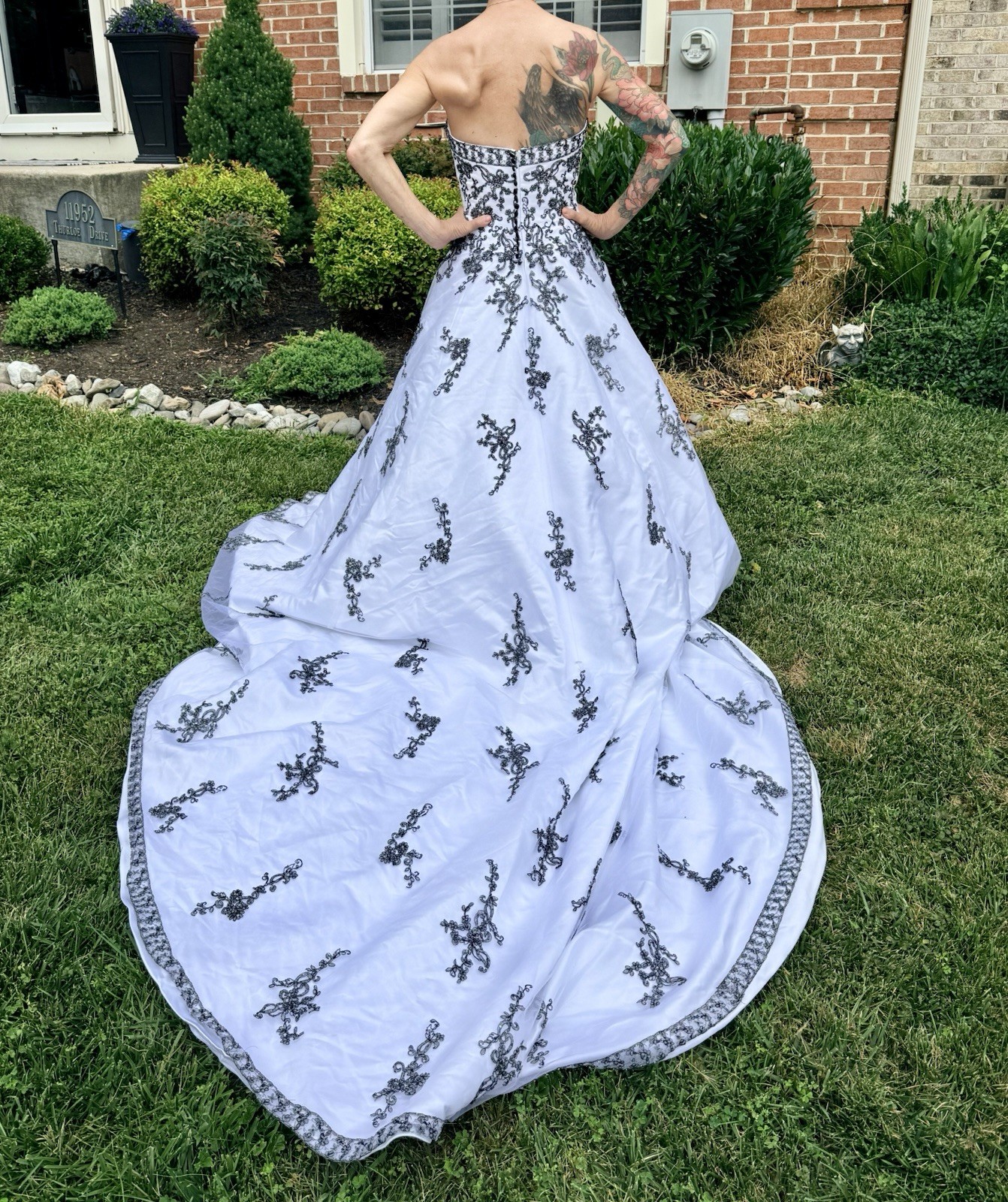 Alfred Angelo Strapless Wedding Gown White Black Embroidered Lace Train Size 4