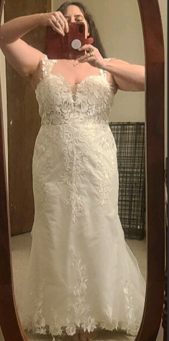 Ivory Lace Mermaid Wedding Dress Size 14 Petite