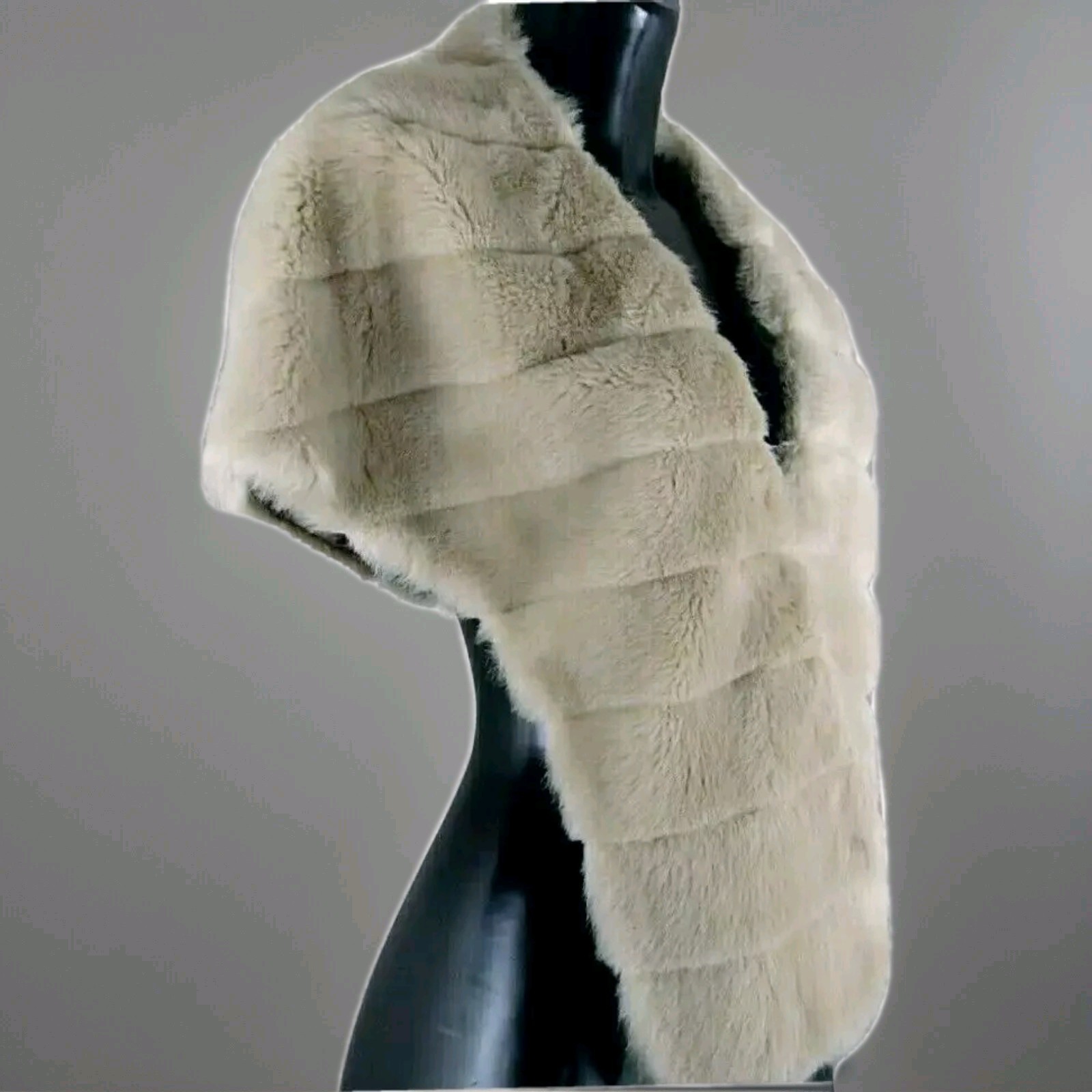 Laura “The Chic Bride” Medium Stole Faux Fur Champagne Color Buttoning Fur Hooks