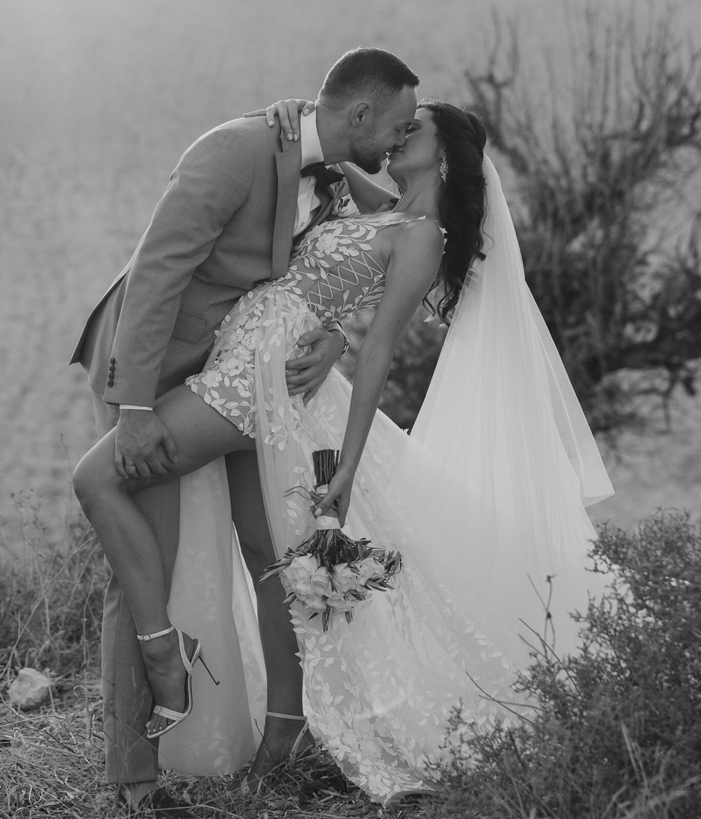 2026 Summer Beach Leaves Lace Wedding Dress Bridal Gown Custom made Sheer Bodice