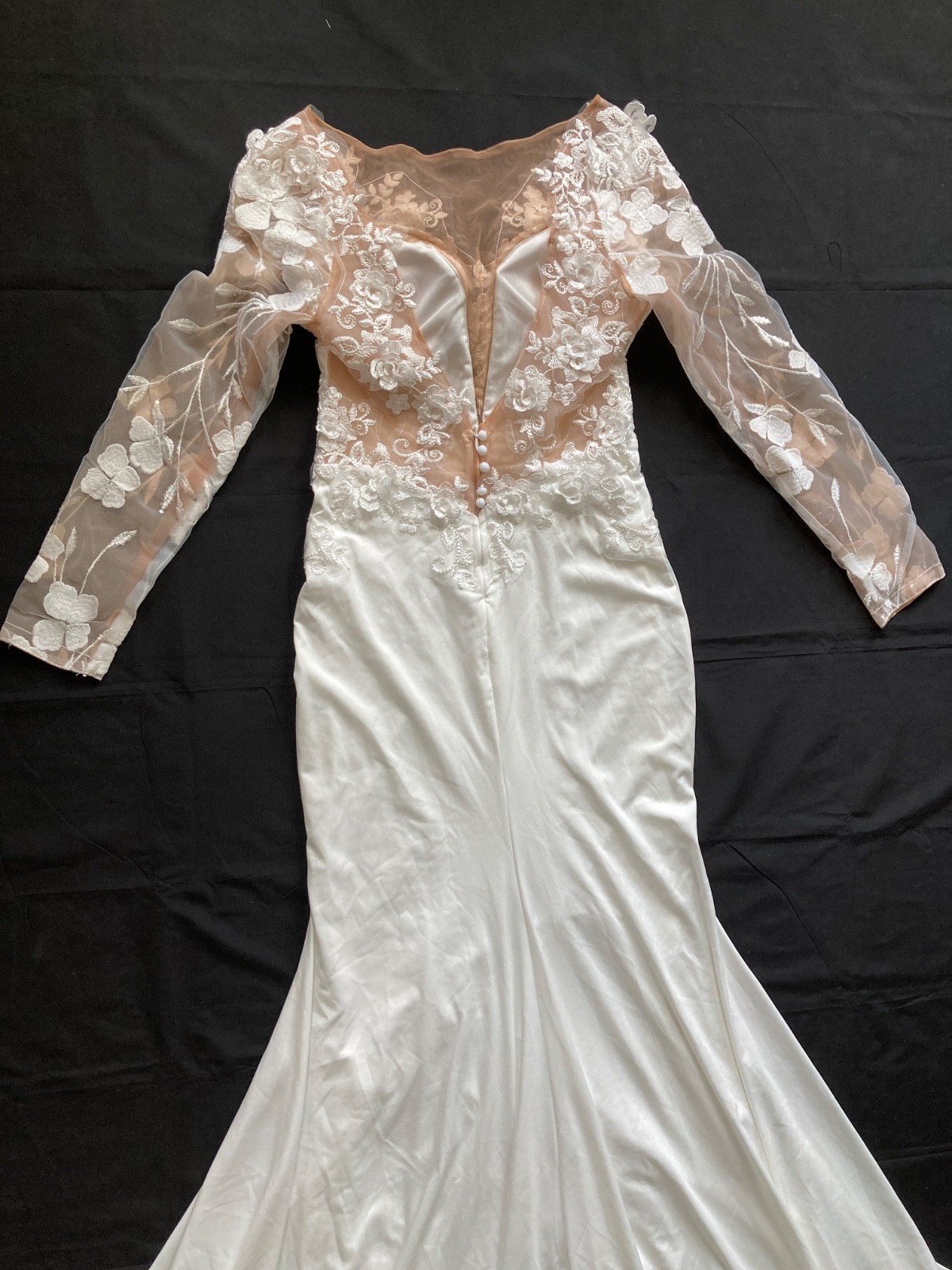 Women S Mermaid Wedding Dresses Long Sleeve Applique Buttons Back Bridal Gowns