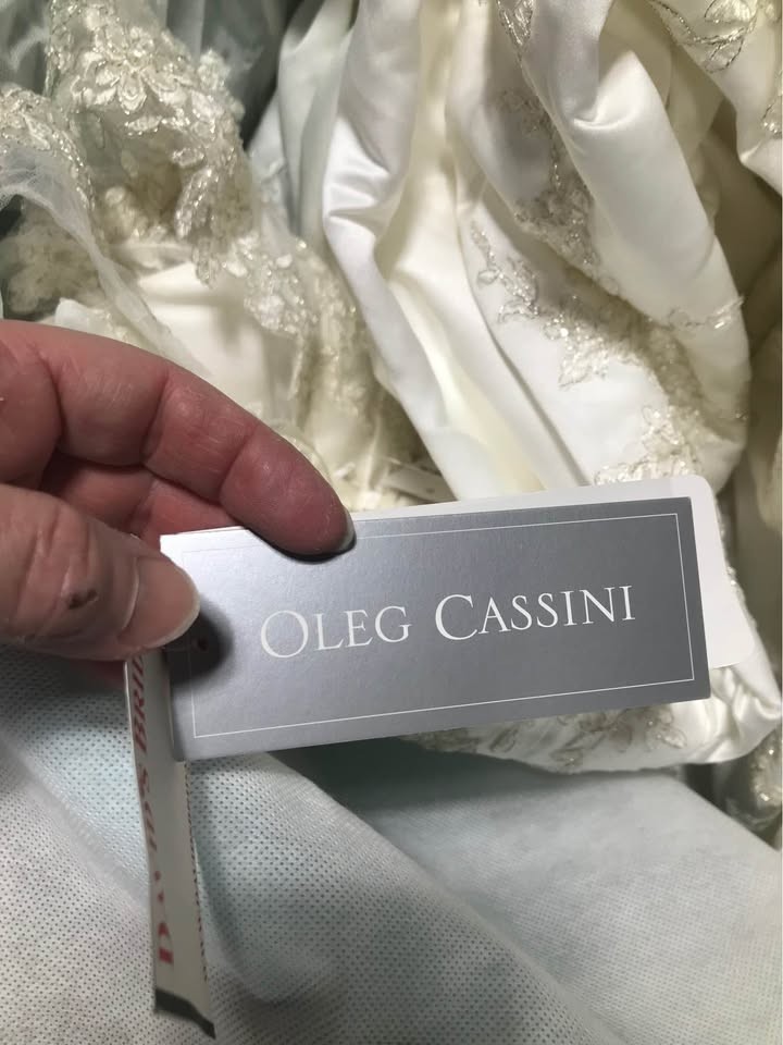 Oleg Cassini wedding dress size 14 never worn, unaltered satin w/lace applique