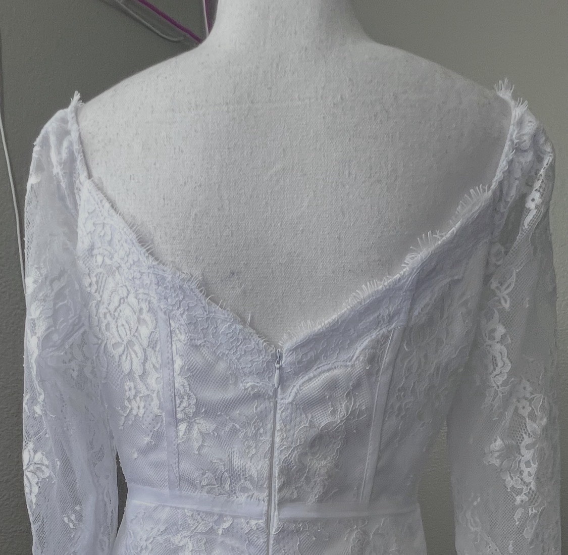 #20-11 White lace satin corset boning off the shoulder mini dress. Size:Small/6