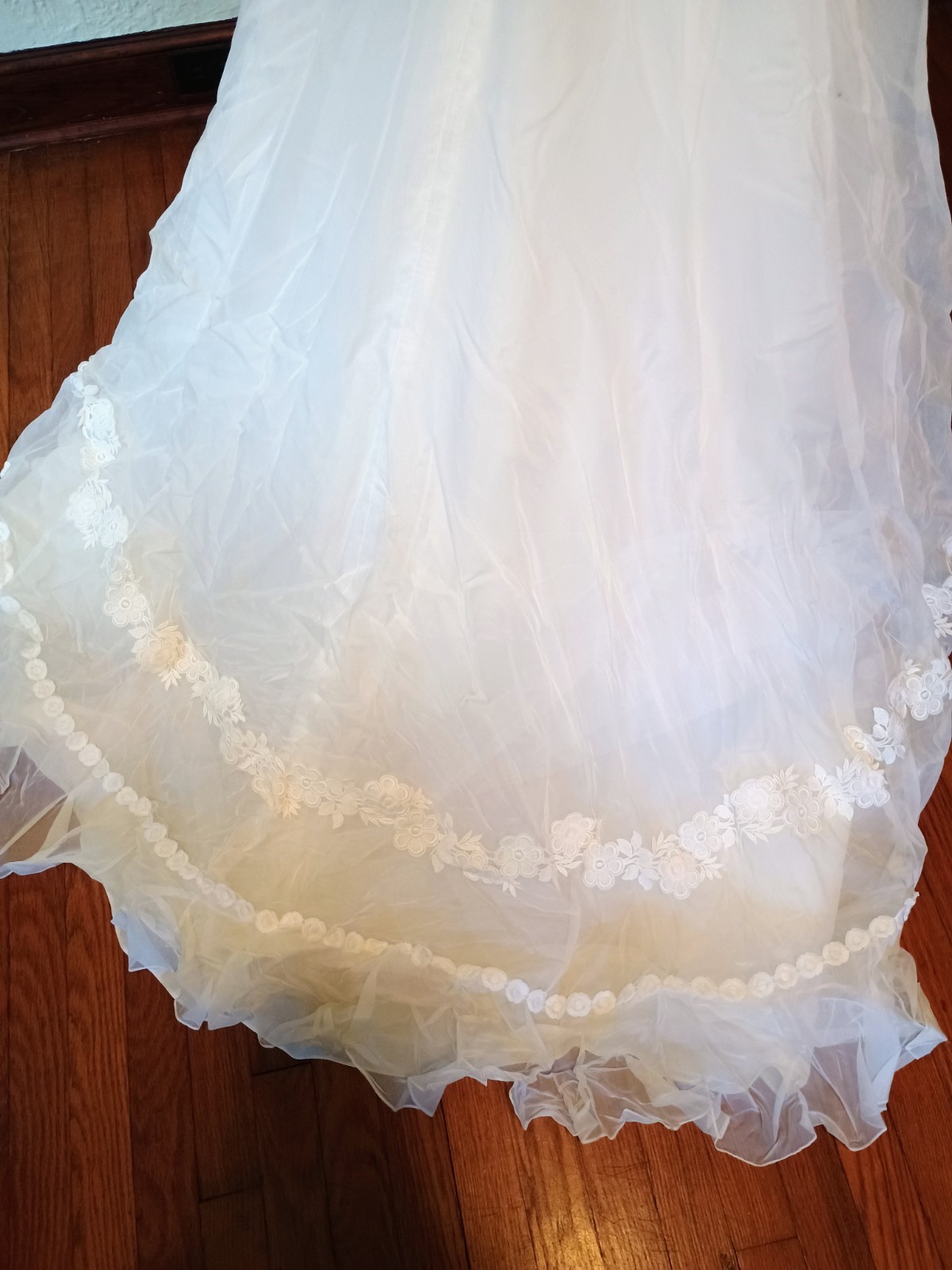 GIUSEPPE VINTAGE WHITE NYLON & SATIN FEEL WEDDING DRESS & HAT & VEIL S/M #1
