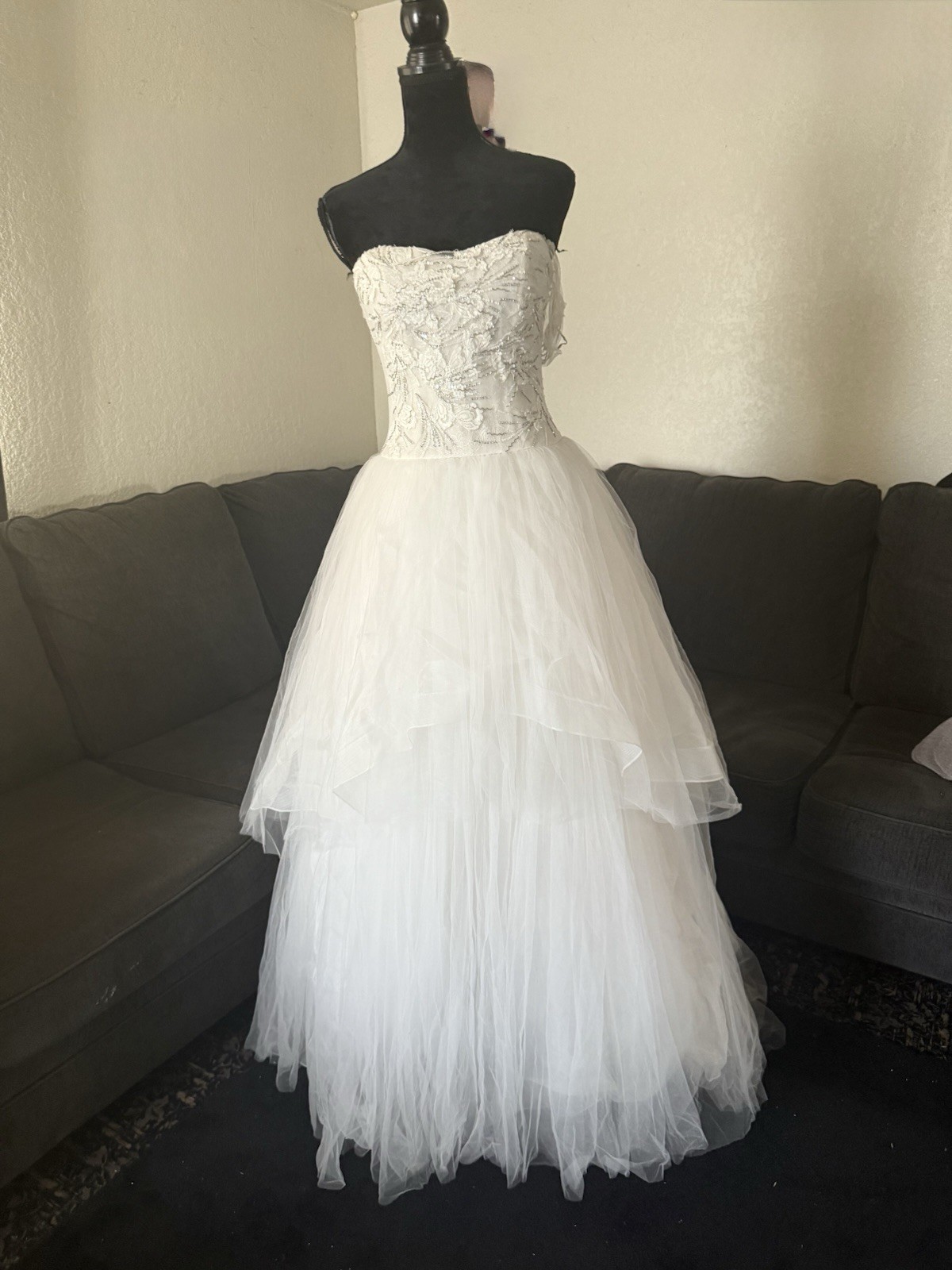 NEW GORGEOUS WHITE AMSALE LAYERED Blue Label ILLUSION STRAPS WEDDING GOWN Size 6