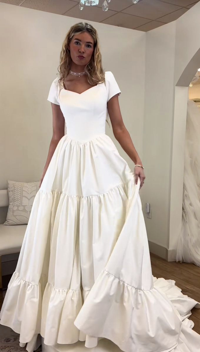 Stain Wedding Dresses Ruffle Short Sleeve Sweep Train Minimalist Bridal Gowns