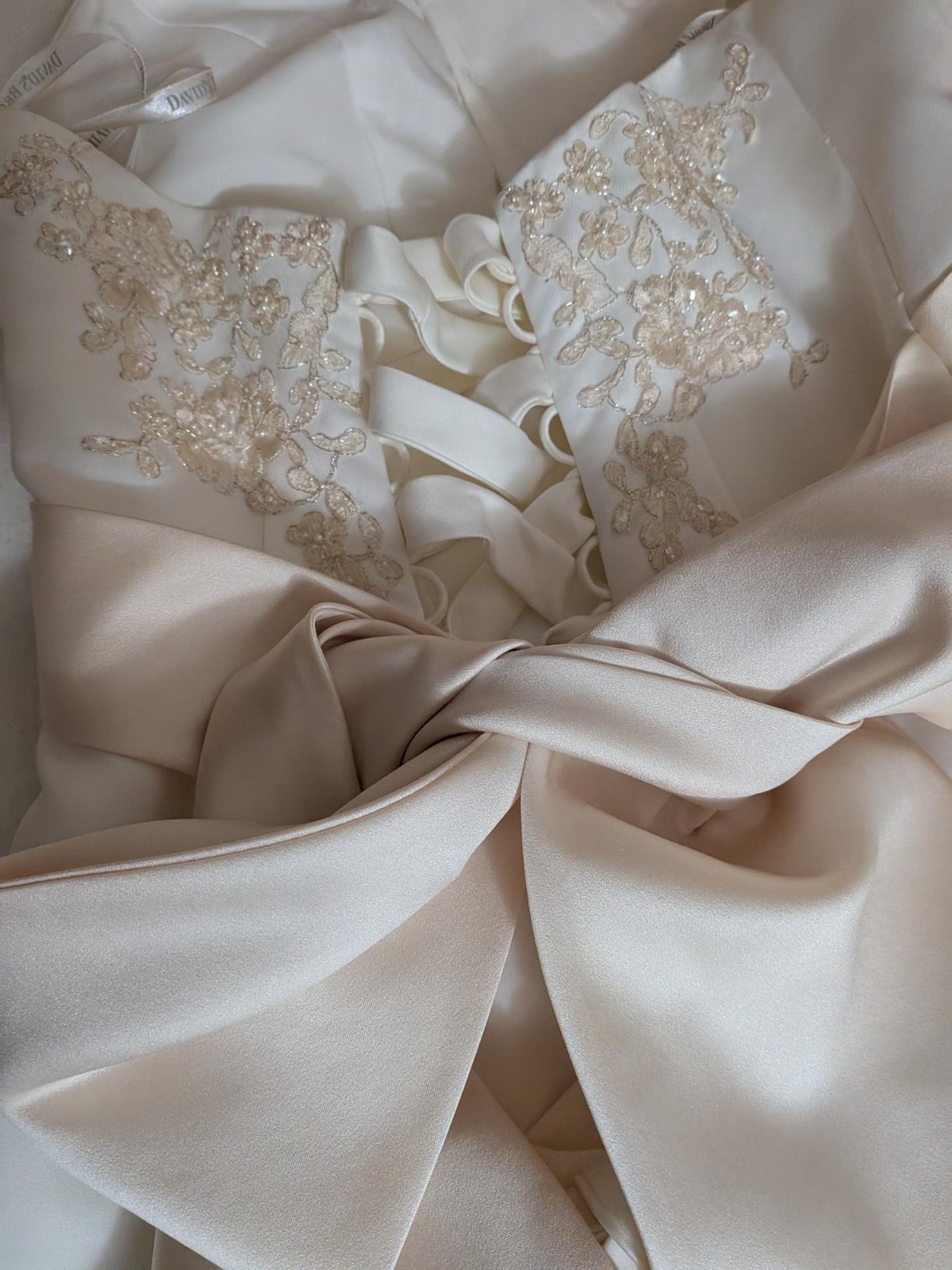 Beautiful Ivory Weddig Gown with amazing beaded detail