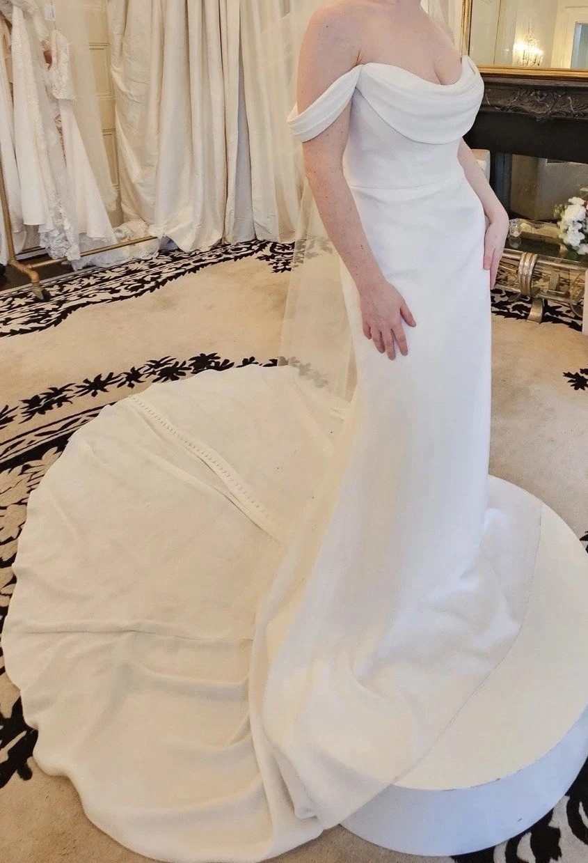 wedding dress, Unaltered Size 10 (street Size 6) NWT martina liana – Style 1566