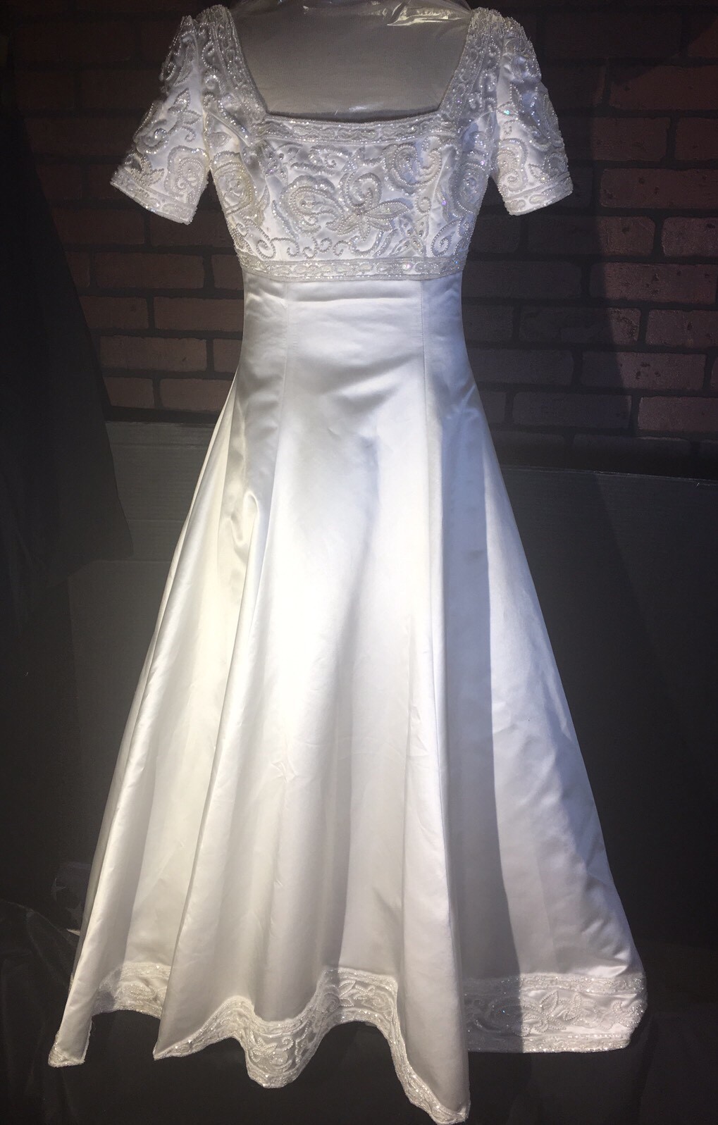 NICE BEADED Demetrios Short Sleeve Petite Size 8 WHITE Wedding Dress W/ Train