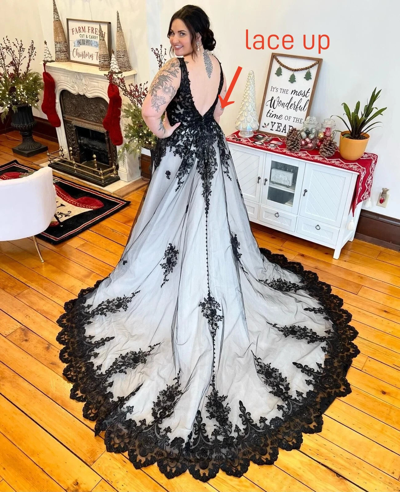 Gothic Lace Wedding Dresses Black White V Neck Bridal Gowns Plus Size Backless