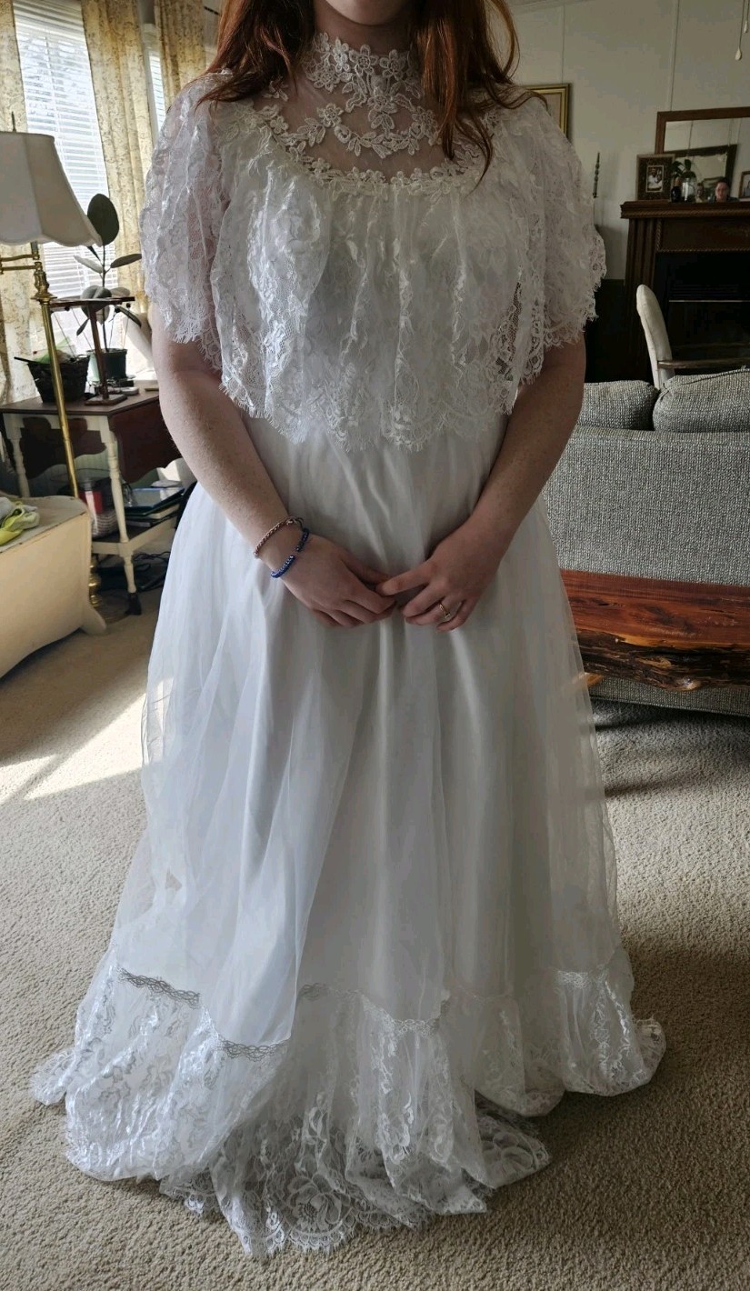 Ivory Wedding Gown High Neck Short Sleeve Sz M Anne of Green Gables Dress