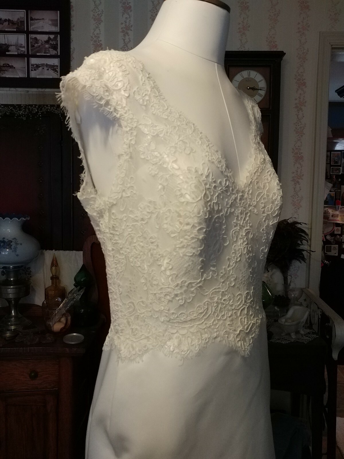 La Sposa Wedding Gown Eiran sz 8 off-white long satin & lace dress