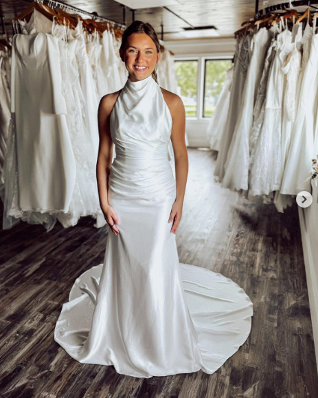 Mermaid Wedding Dresses Satin Halter Neck Sleeveless Sweep Train Bridal Gowns