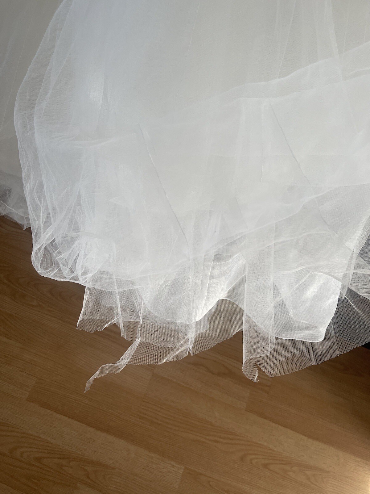 La Soie Bridal Wedding Gown White Tulle Ball Gown Strapless Crystals Beaded US 6