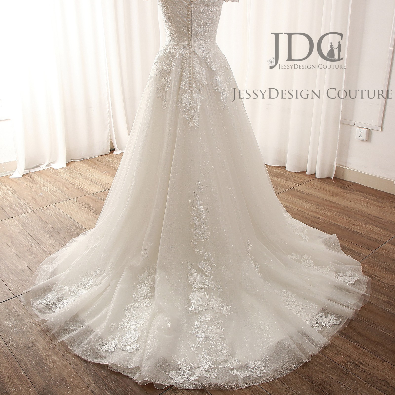 Top quality strappy wedding dress wedding dress 32-60 beads to measure ivory buttons