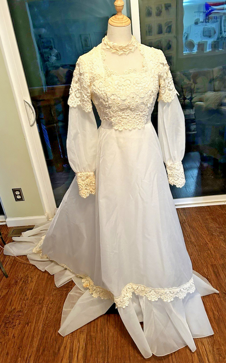 Beautiful Vintage Wedding Dress With Veil, train, lace, back buttons and zipper