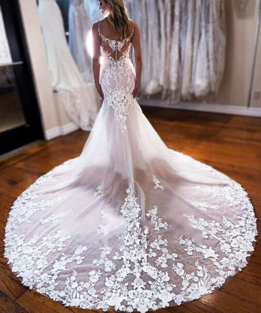 Beach Mermaid Wedding Dresses Spaghetti Strap Appliques Buttons Back Bridal Gown