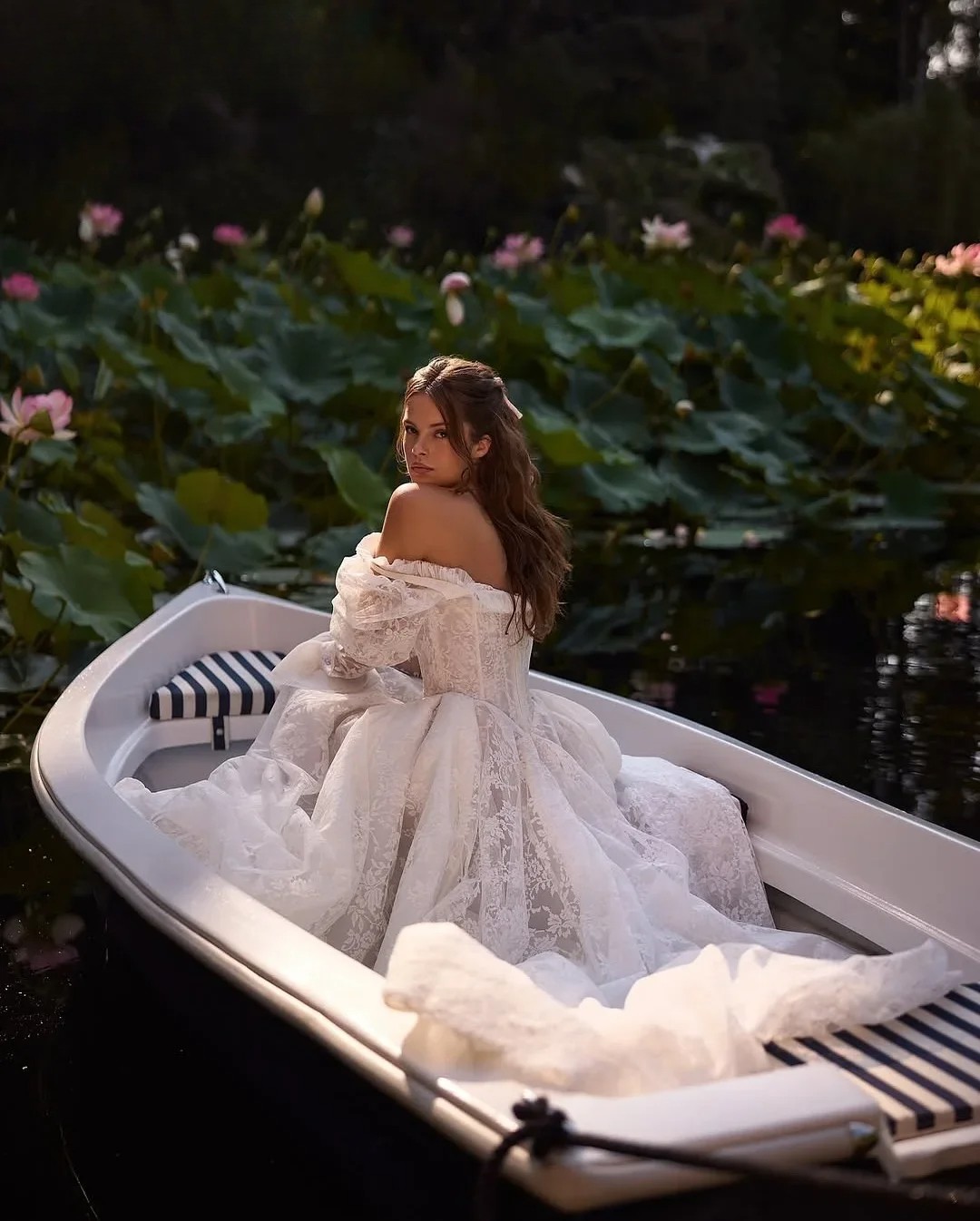 Boat Nack Lace Appliques Wedding Dresses Off Shoulder Long Sleeves Bridal Gowns