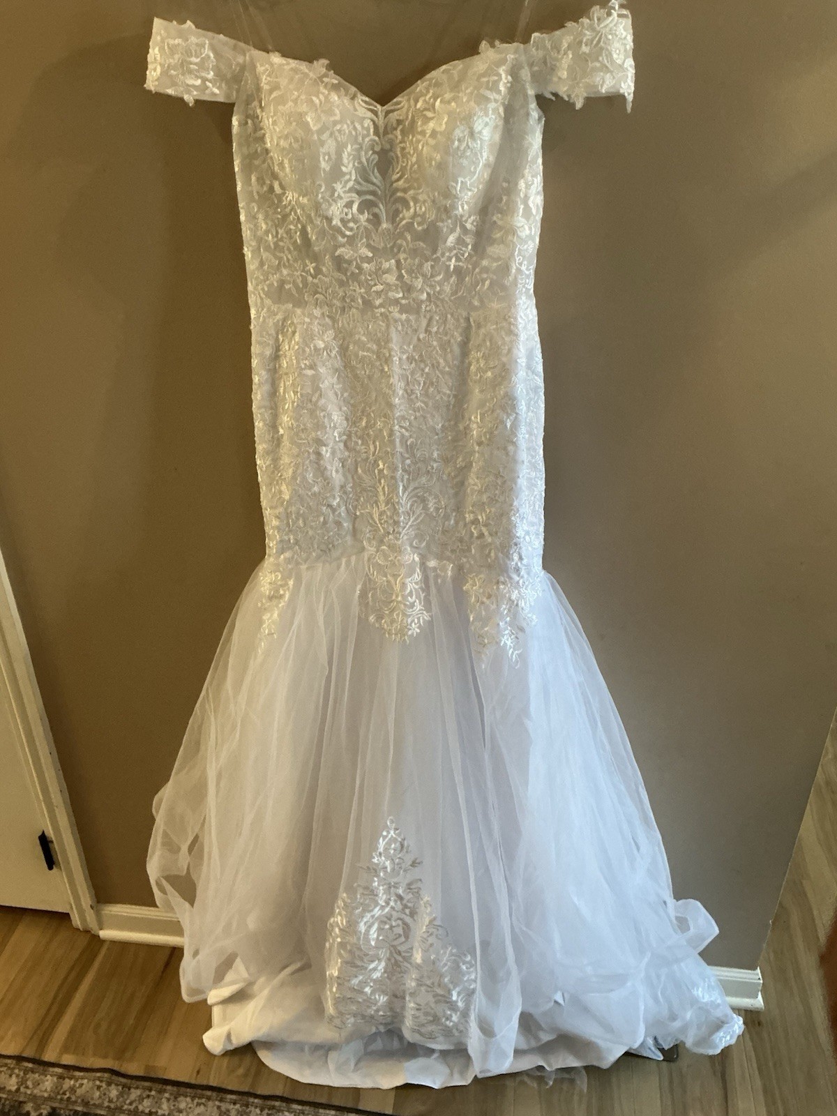 Brand New Wedding Bridal Lace Fitted Mermaid Style Dress size 10