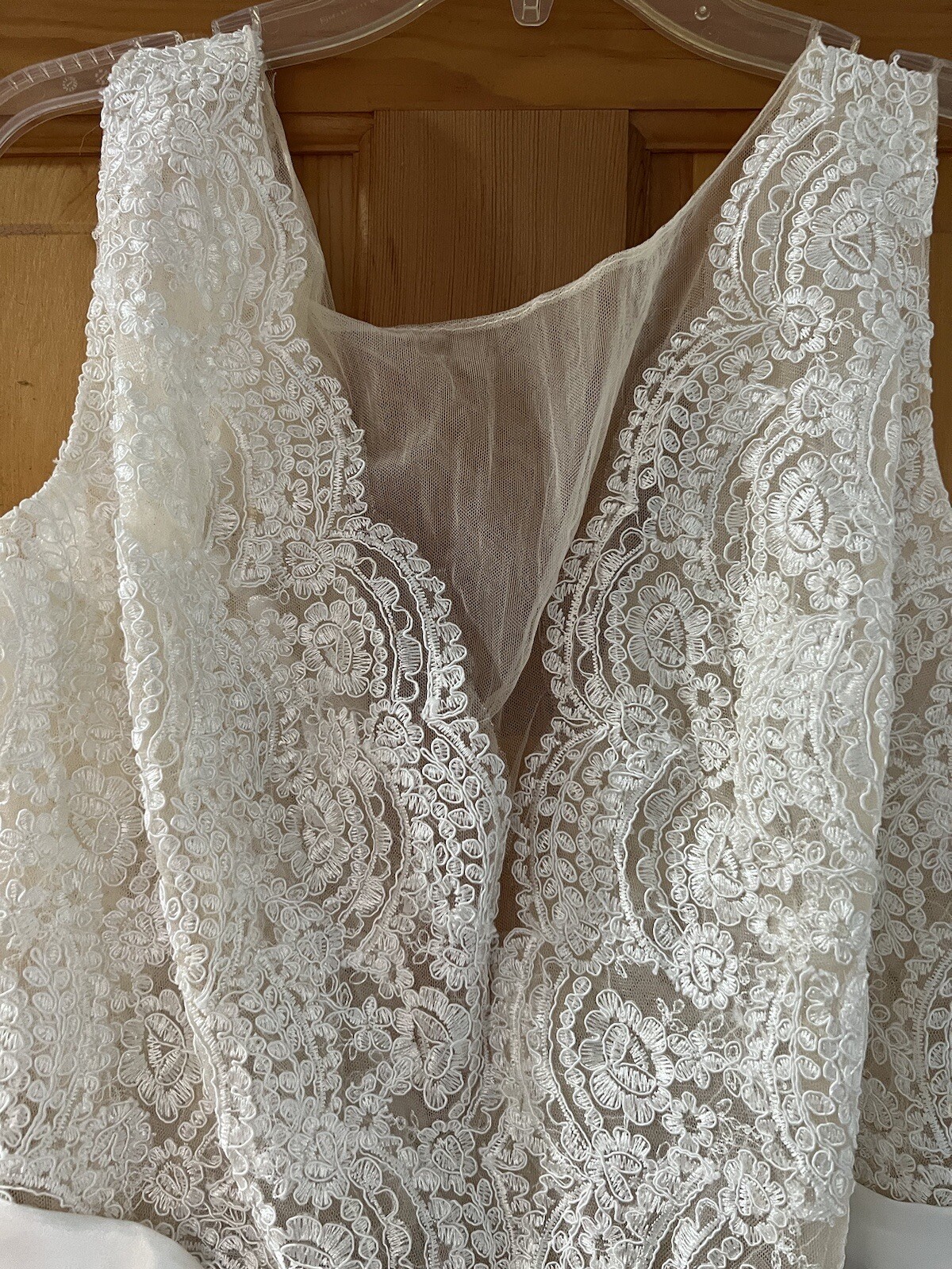 Brides wedding dress size 10/12 Lg. Perfect For A Beach Wedding. Off White
