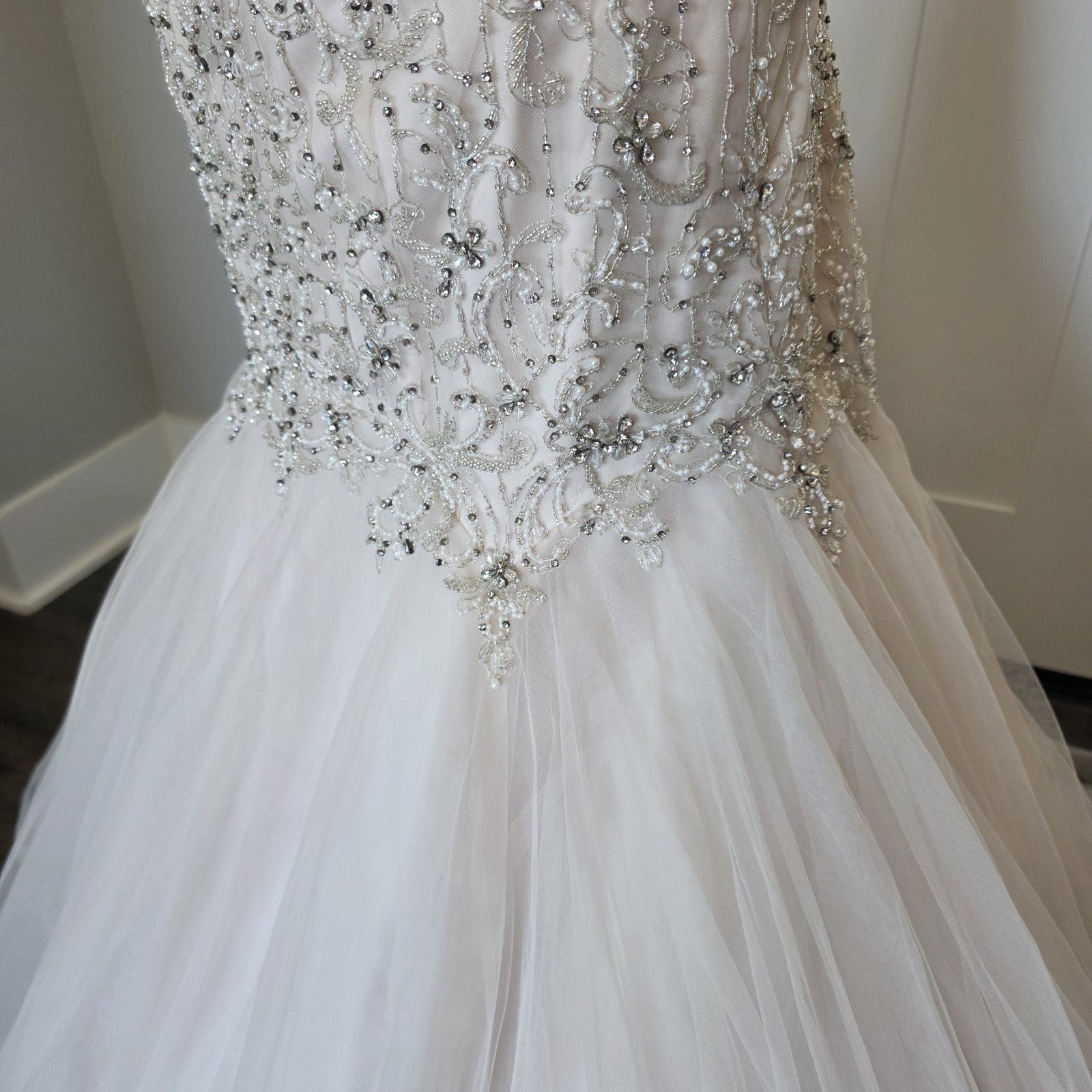 Essense of Australia Sample Wedding Dress D2195 Mermaid Sweetheart Beaded 14