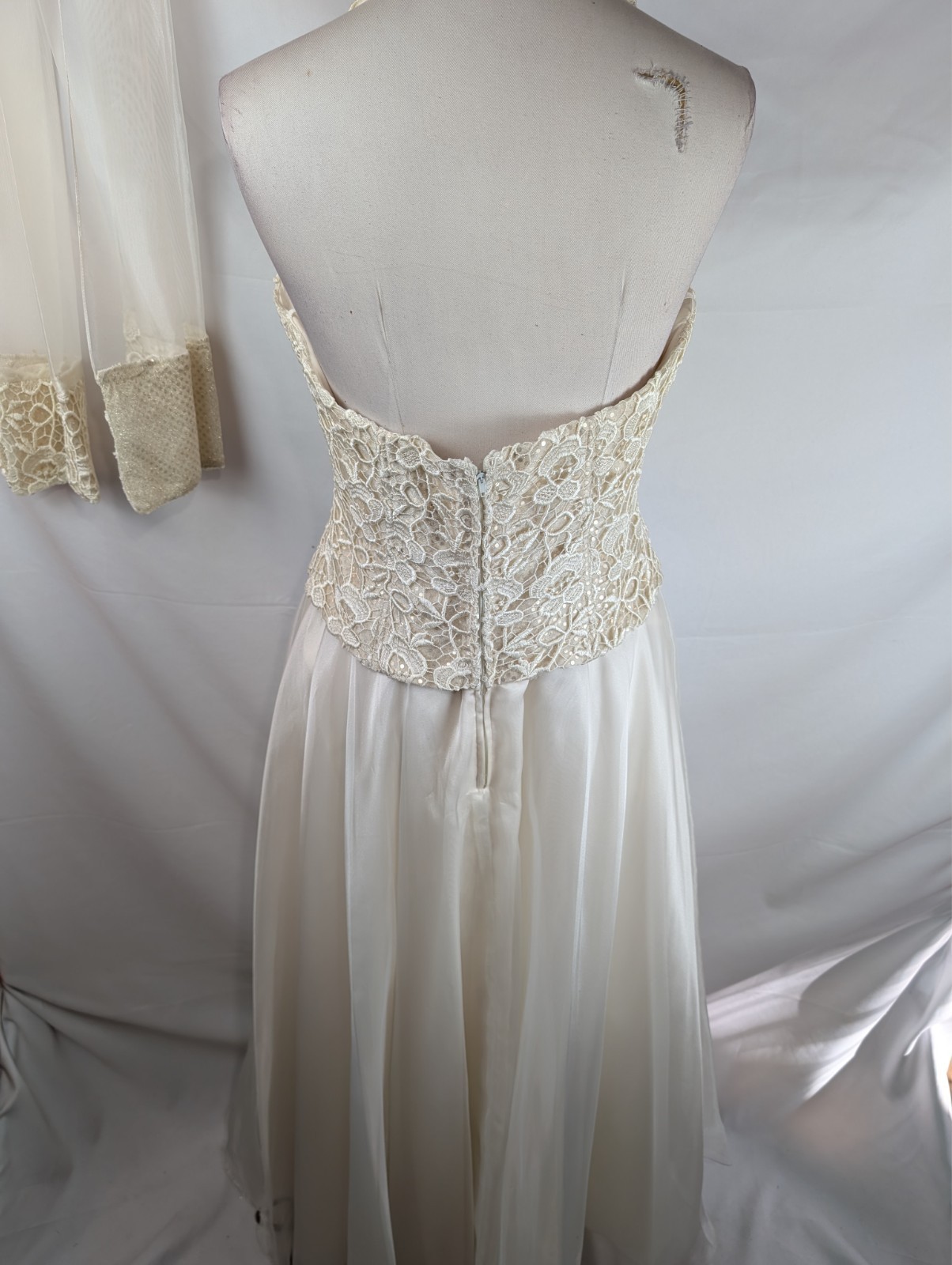 Coty Vintage Ivory Formal Embroidered Halter Neck Bridal Gown Size Large