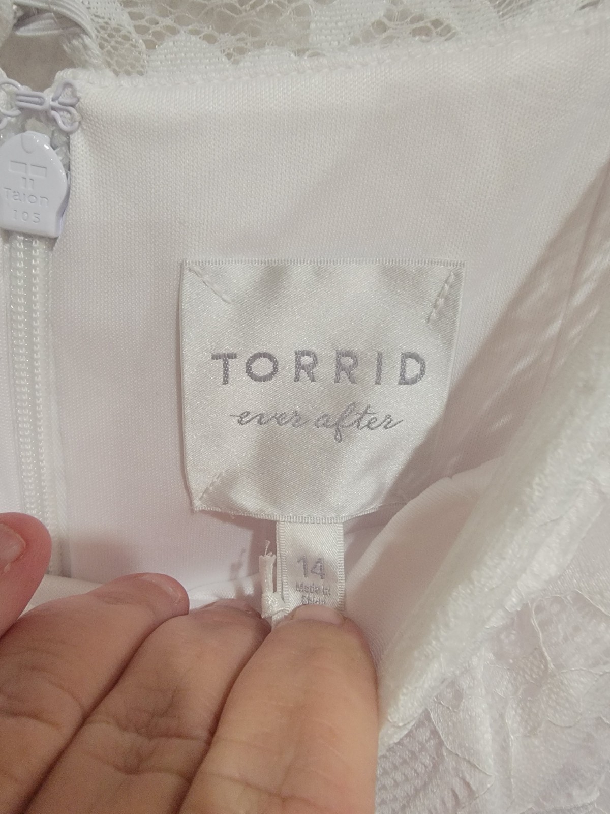 Torrid Ever After White Lace Off-Shoulder A-Line Wedding Dress Size 14 1X