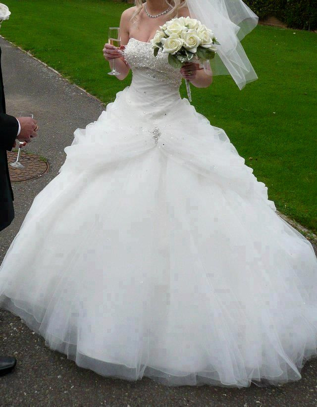 Elegant Wedding Dresses Strapless Ruched Rhinestone Beading Tulle Bridal Gowns