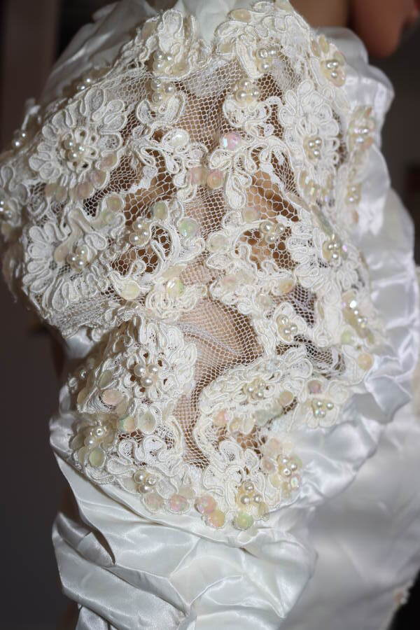 Vintage Ivory Puff Sleeve Pearl /Sequin Beaded Wedding Dress S/M