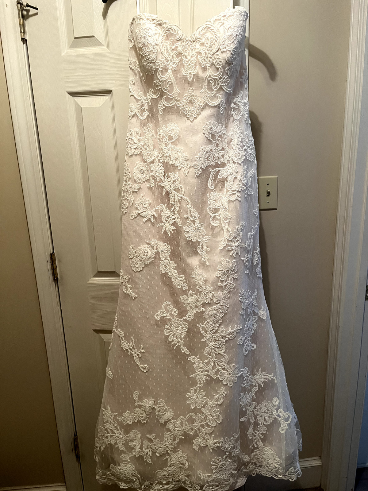 NWT Casablanca Bridal Dress Size 16 Strapless Lace Embroidered Imperial Gown