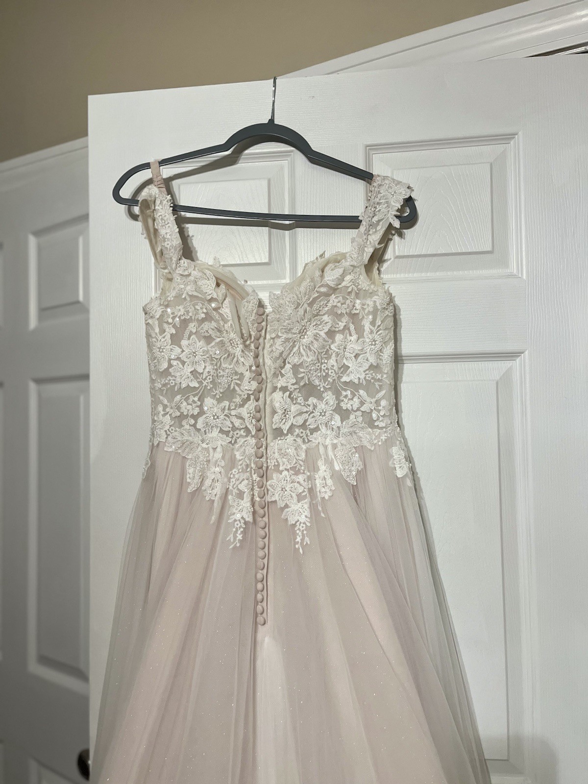 A contemporary white lace and tulle wedding dress with V-neck. Brand New Size 12