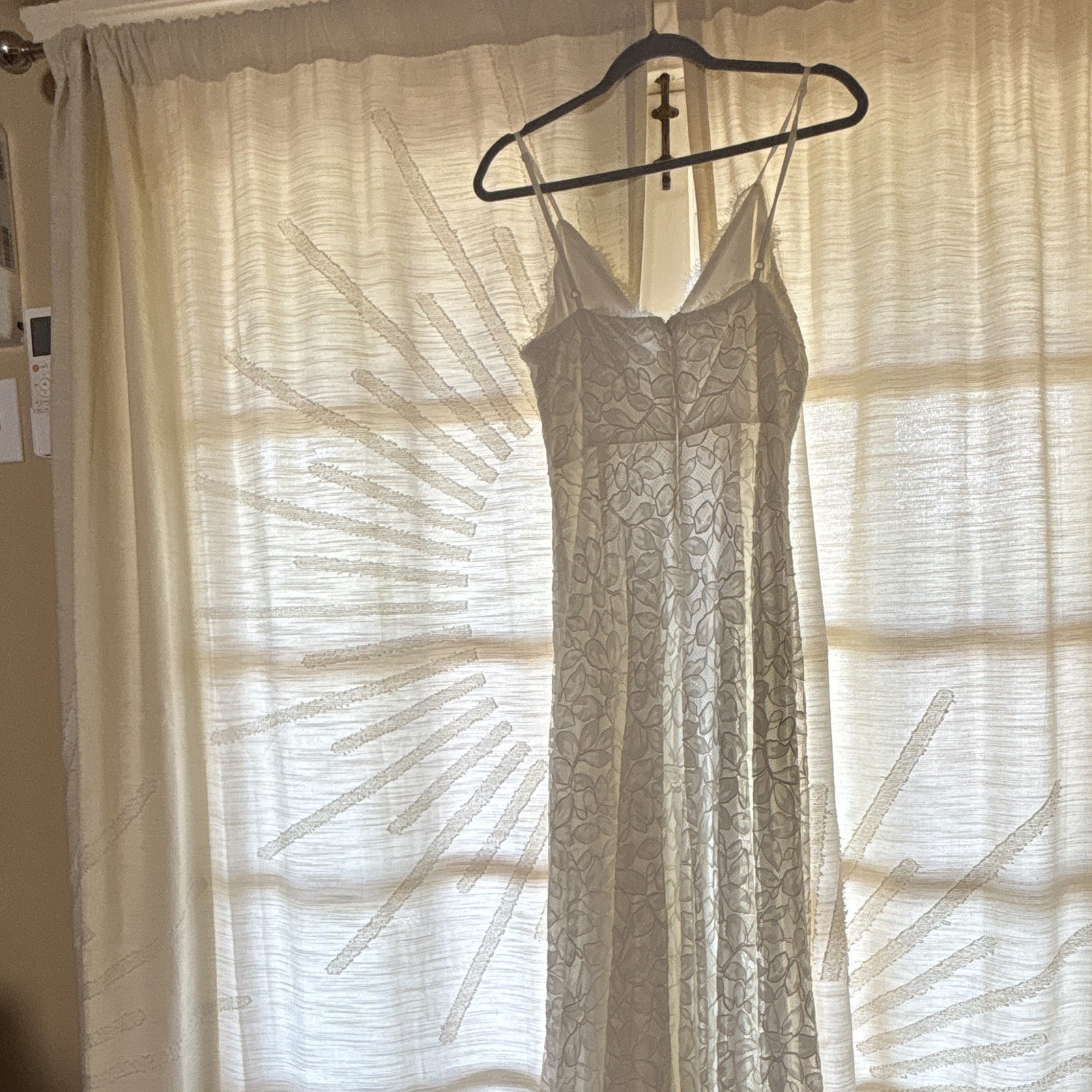 Lulu’s White Lace Maxi Bridal Wedding Dress Size Medium with Leg Split