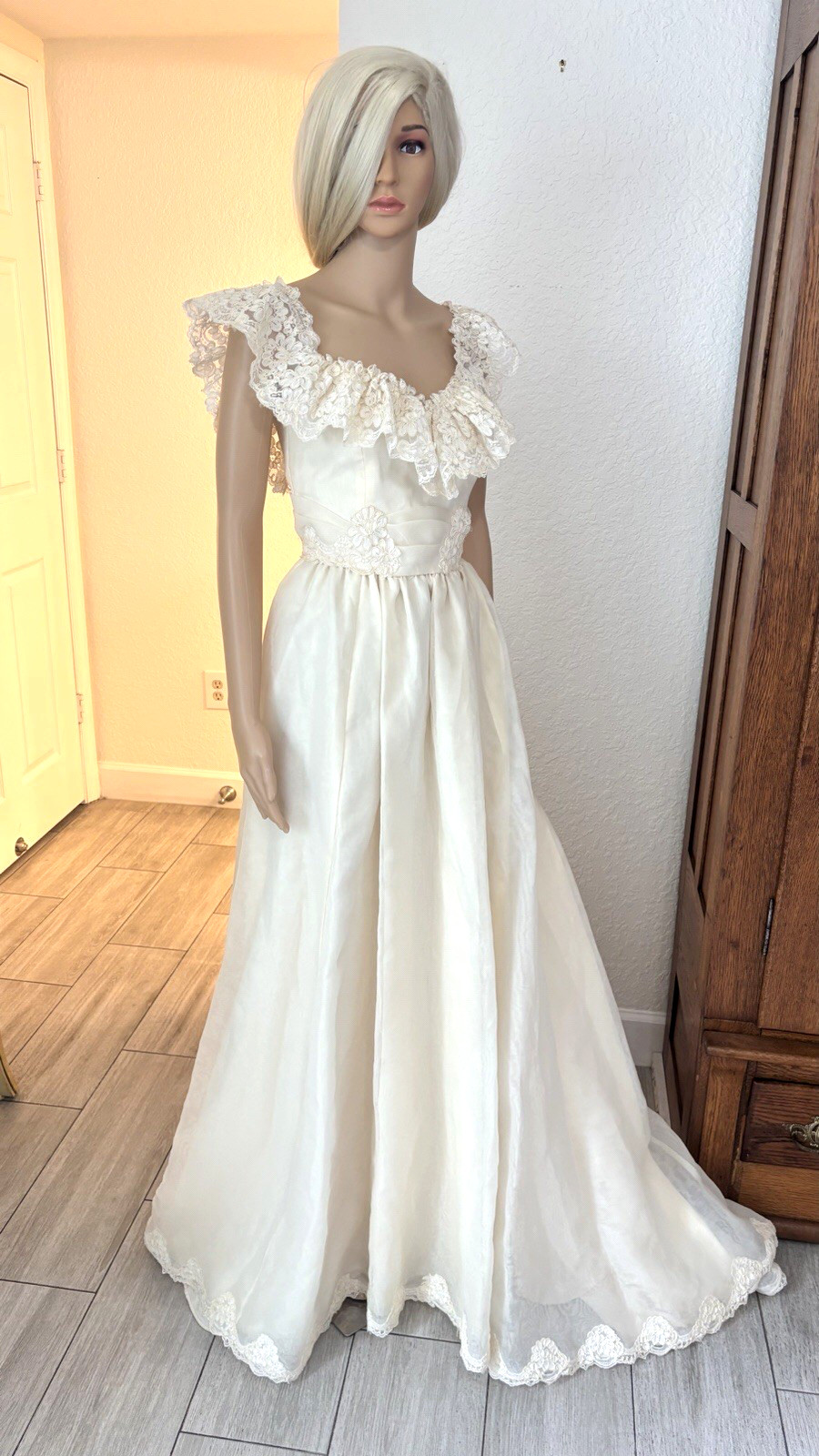VTG 60s OffShoulder Ivory Wedding Gown Dress Lace Ruffle Romantic Fairytale XS/S