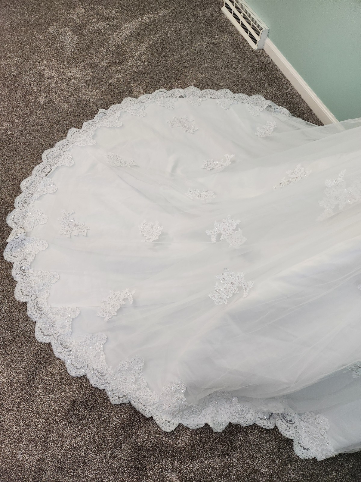 BEAUTIFUL Oleg Cassini White Wedding Dress Size 8 – SEE MEASUREMENTS BELOW!!