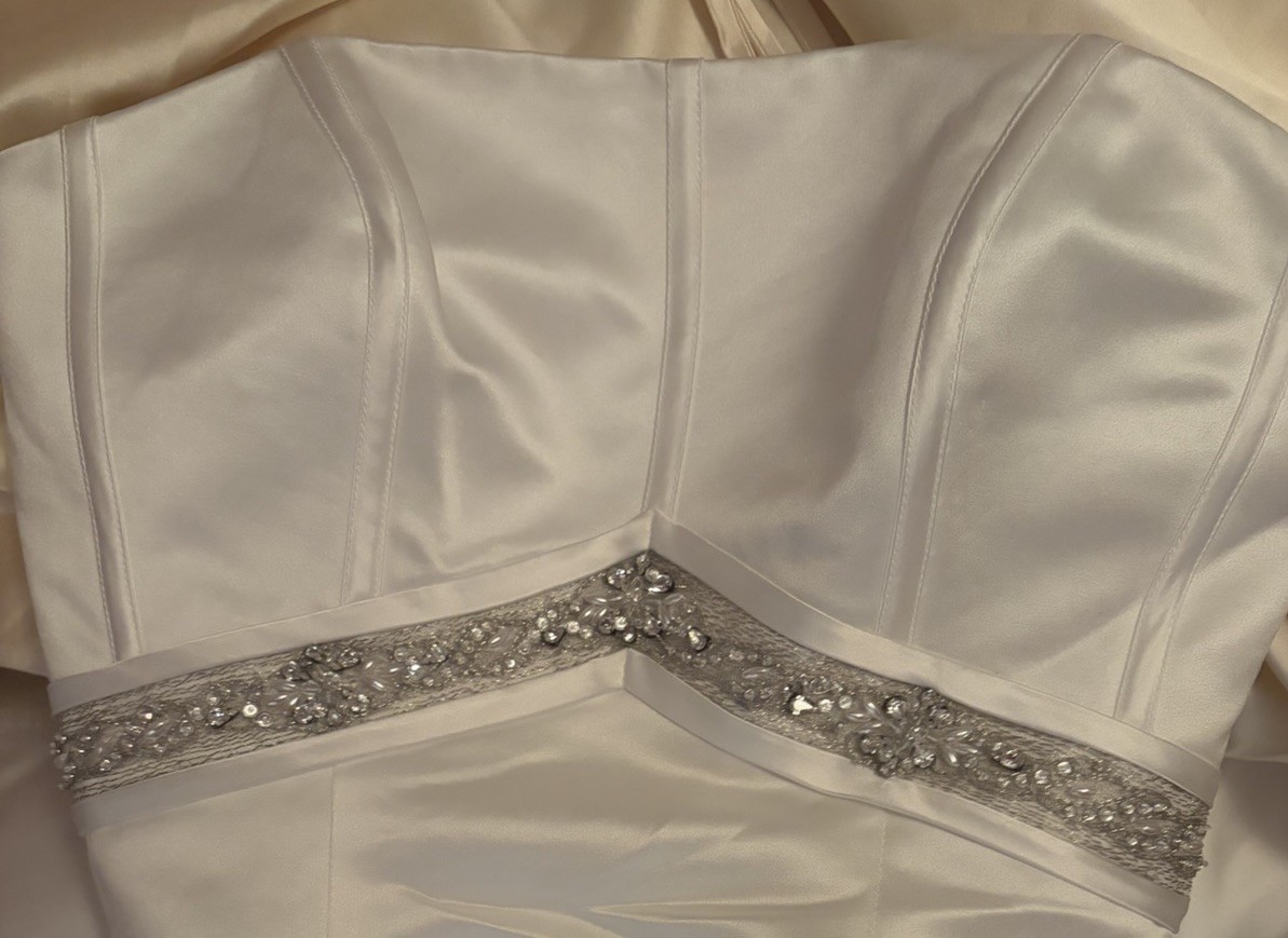 Elegant fairytale romantic A-Line train Strapless Satin bridal gown Beading