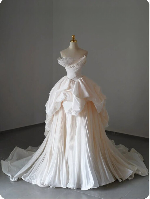 Strapless Ball Gown Tulle Layered Romantic Wedding Dresses Ruffle Sweep Train
