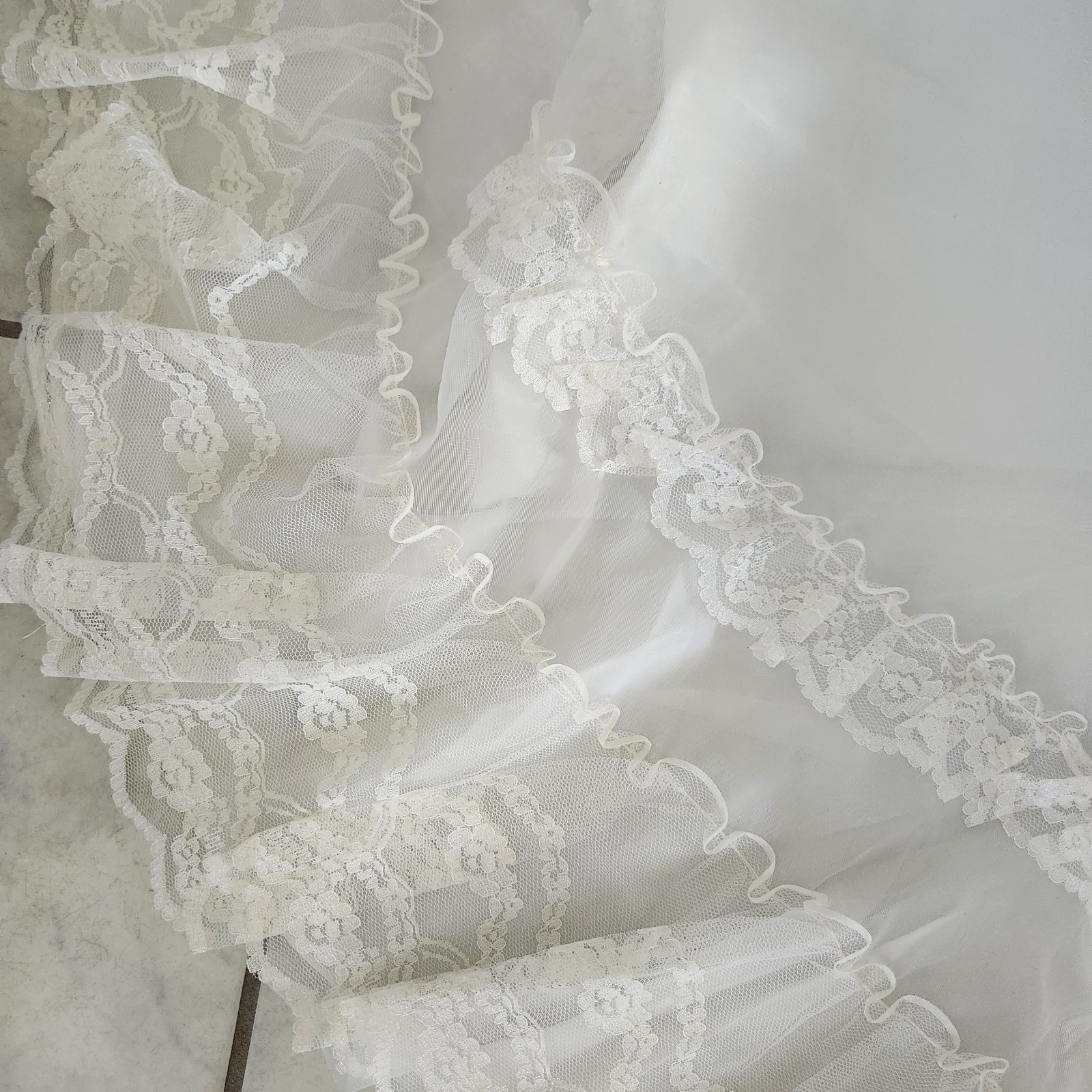 70s Edwardian Style Hi-Neck Puff Sleeve Ruffled Tiered Lace Hem Wedding Dress XS