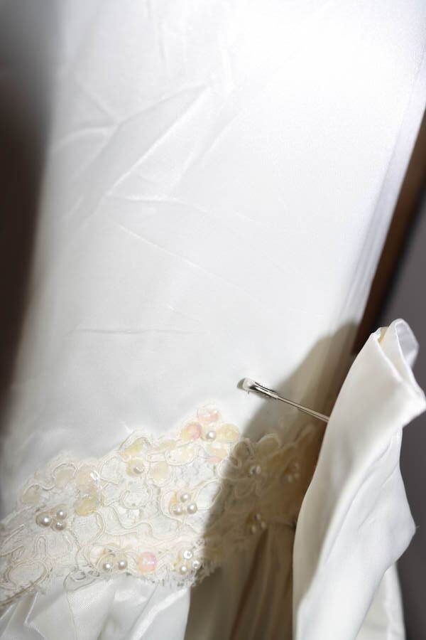 Vintage Ivory Puff Sleeve Pearl /Sequin Beaded Wedding Dress S/M